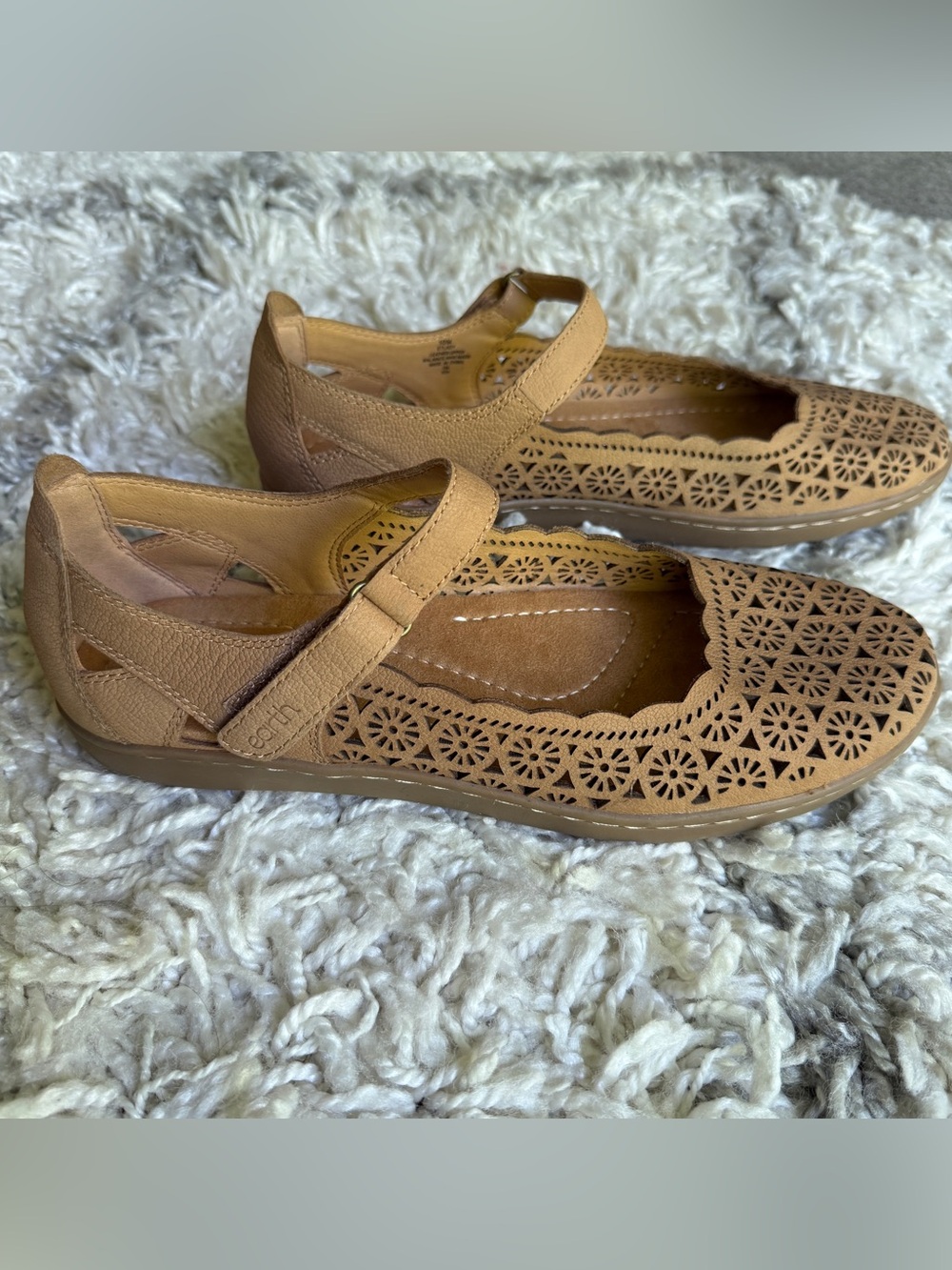 Earth Etlady Tan Leather Laser Cut Scalloped Mary Jane Flats Shoes Size 10 - Picture 2 of 5